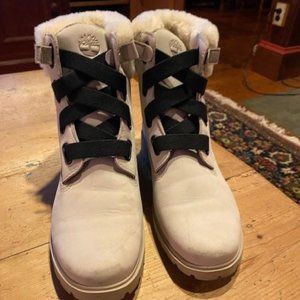 Women's Timberland Gray Boots size 8.5 ONLY TRIED ON NEVER WORN